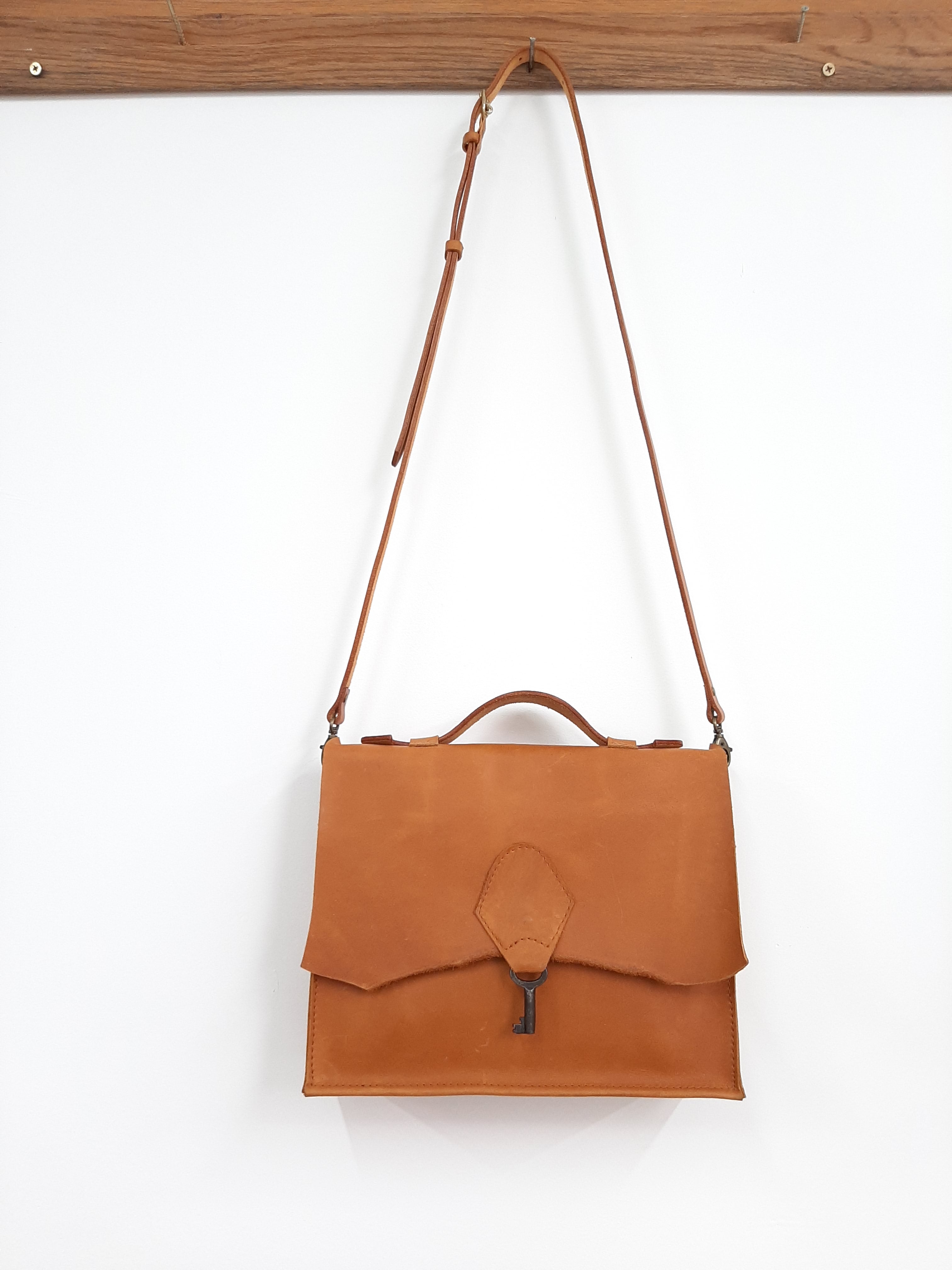 'The Lifestyle' Leather Bag - grab handle & shoulder strap