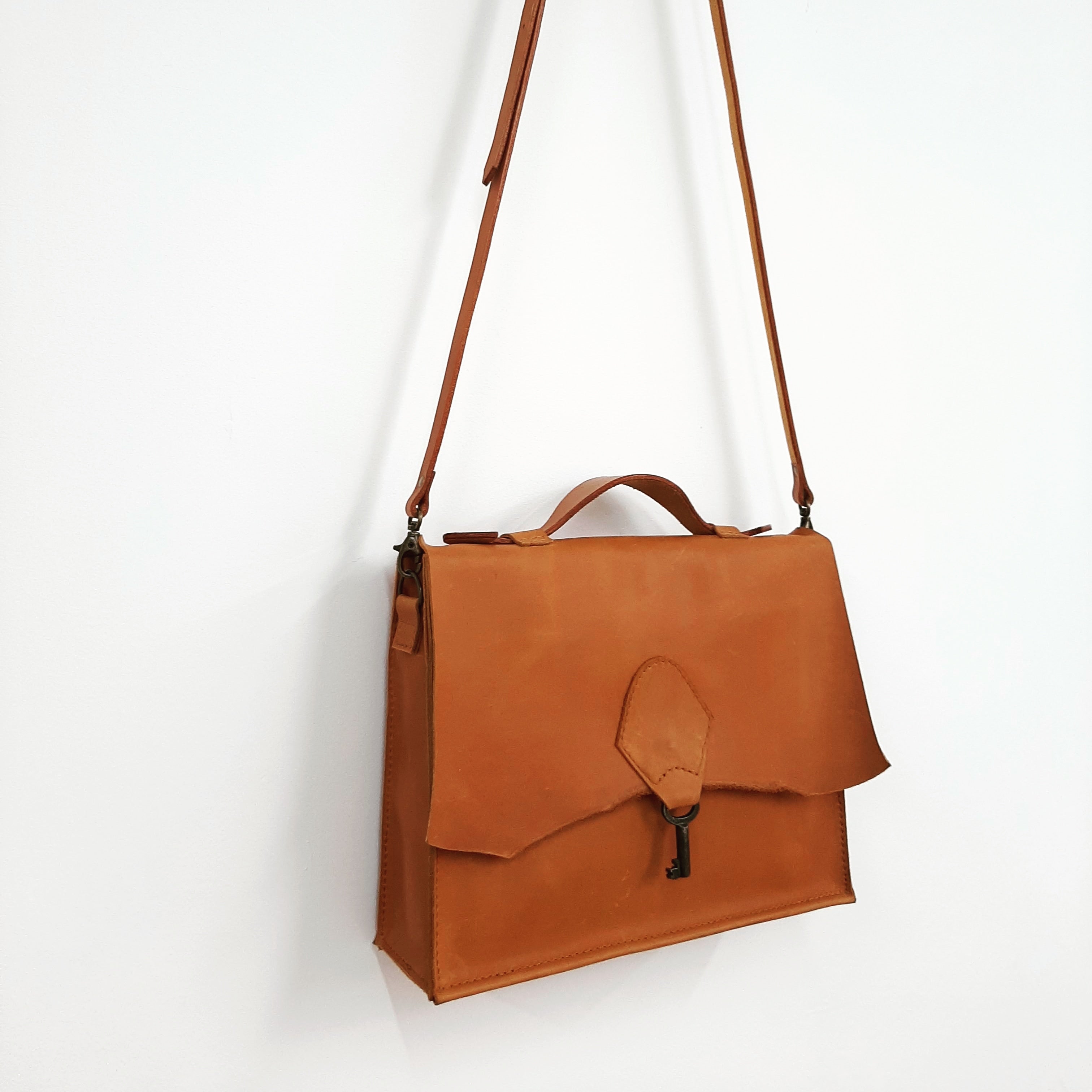 'The Lifestyle' with vintage key - Tan - Coterie Leather Bags